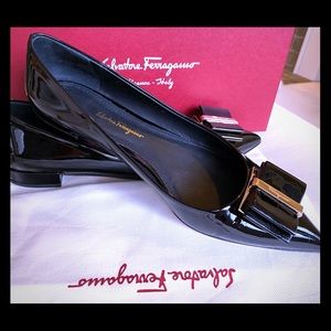 SALVATORE FERRAGAMO Zeri Pointy Toe Flat Woman